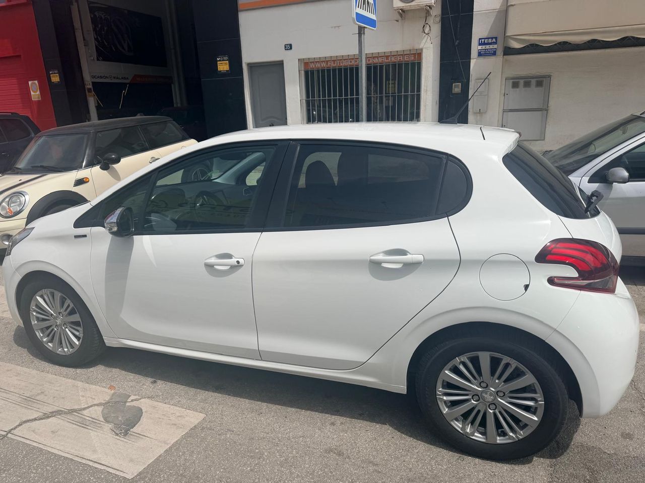 Peugeot 208 5P Signature BlueHDi 73KW (100CV) - Foto 2 