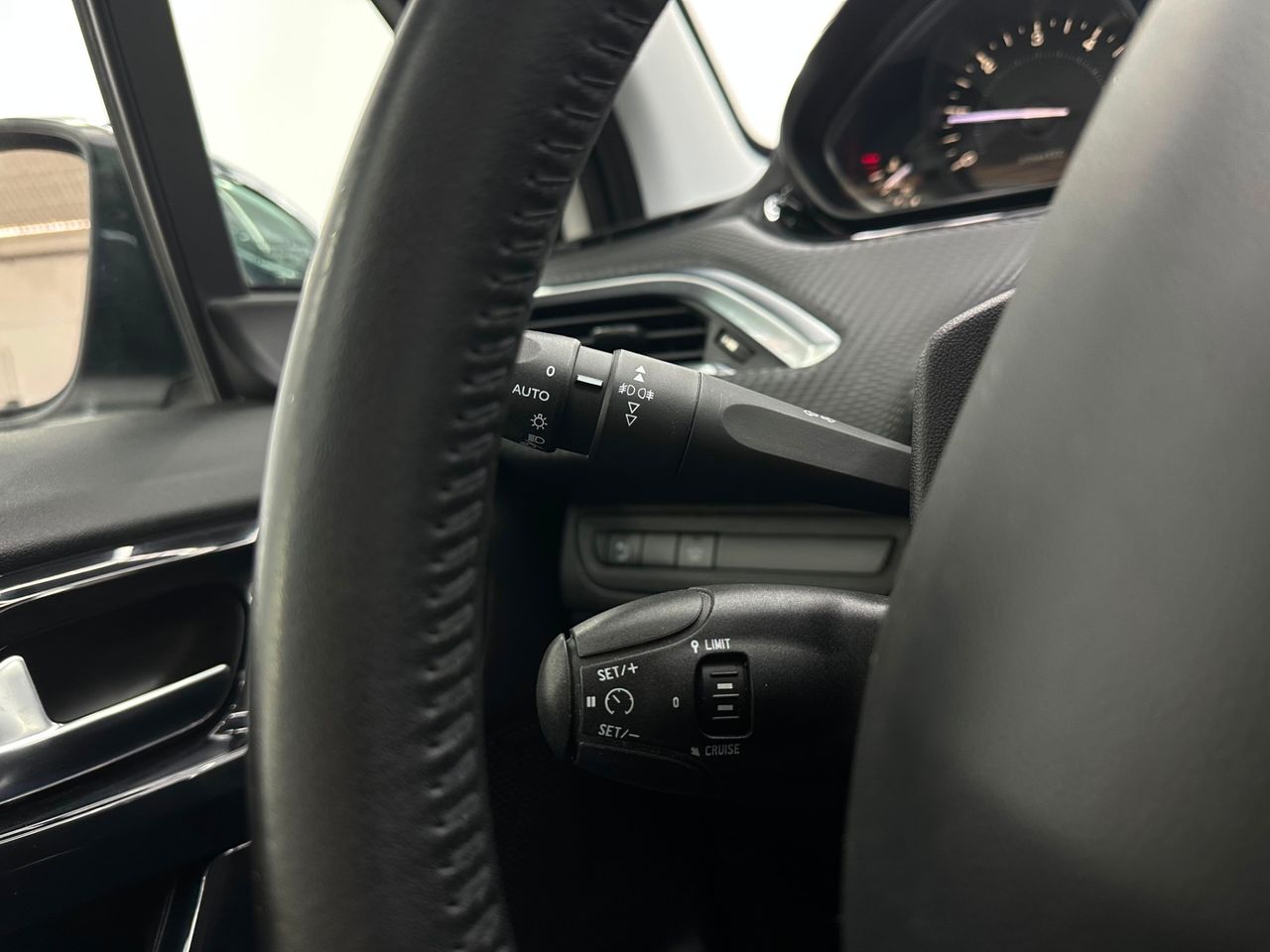 Peugeot 208 5P Signature BlueHDi 73KW (100CV) - Foto 2 