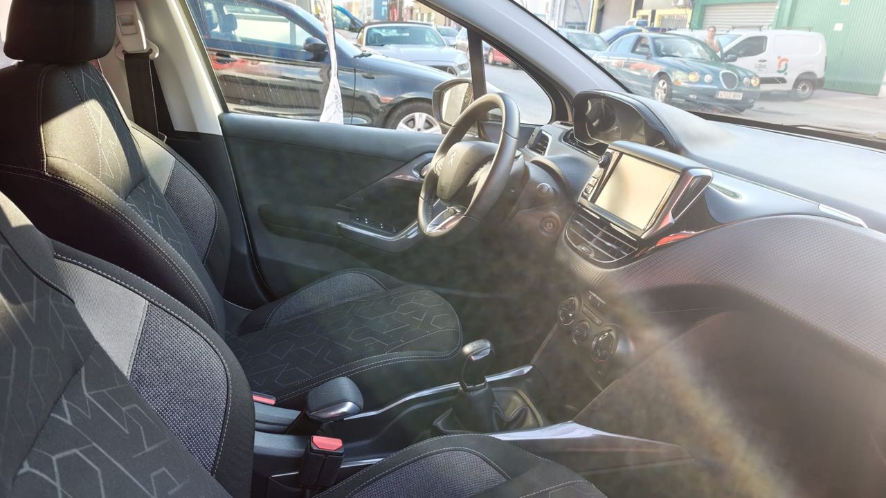Peugeot 2008 Style 1.2L PureTech 81KW (110CV) S&S ÚNICO PROPIETARIO - Foto 2 