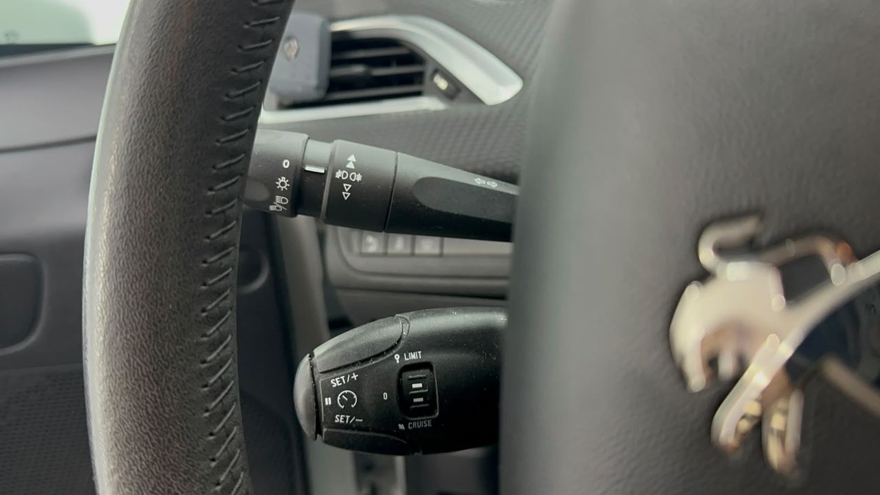 Peugeot 2008 Style 1.2L PureTech 81KW (110CV) S&S ÚNICO PROPIETARIO - Foto 2 