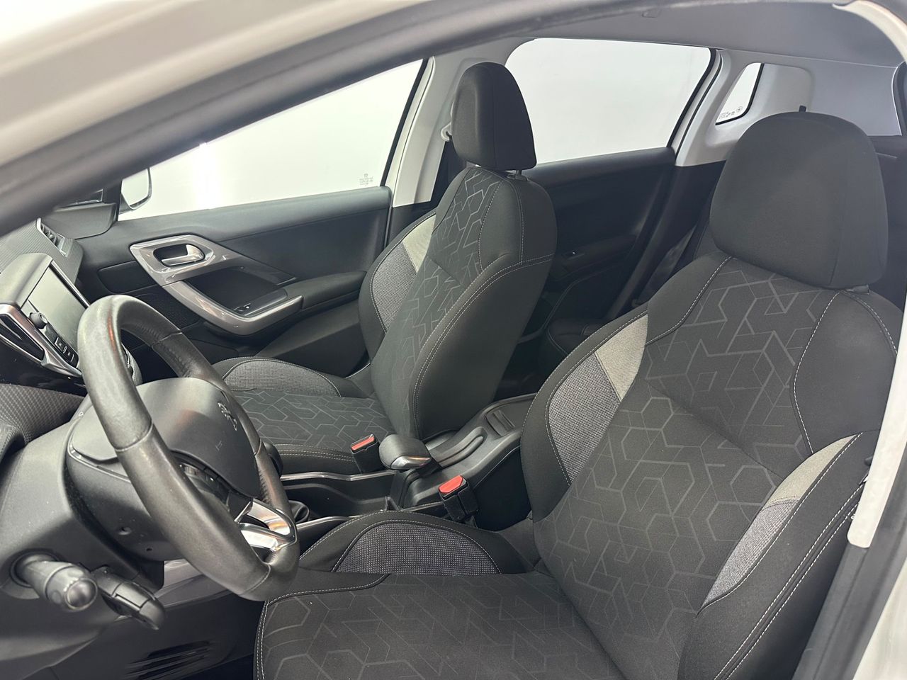 Peugeot 2008 Style 1.2L PureTech 81KW (110CV) S&S ÚNICO PROPIETARIO - Foto 2 