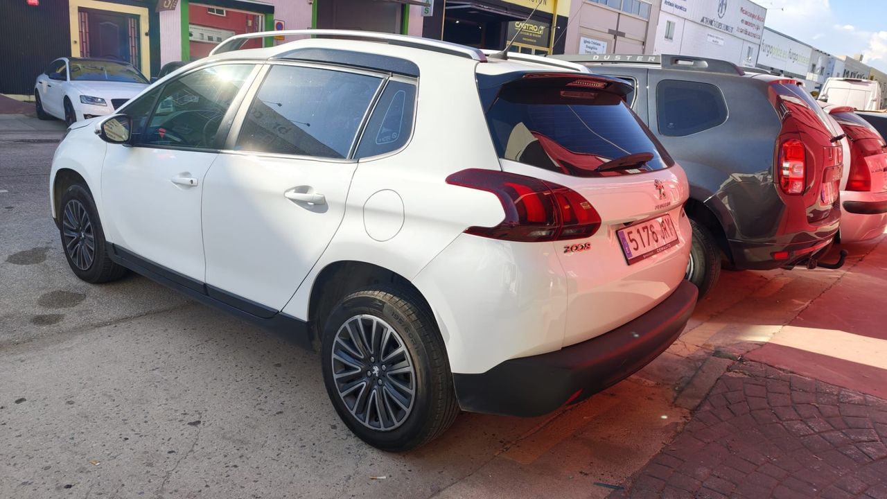 Peugeot 2008 Style 1.2L PureTech 81KW (110CV) S&S ÚNICO PROPIETARIO - Foto 2 