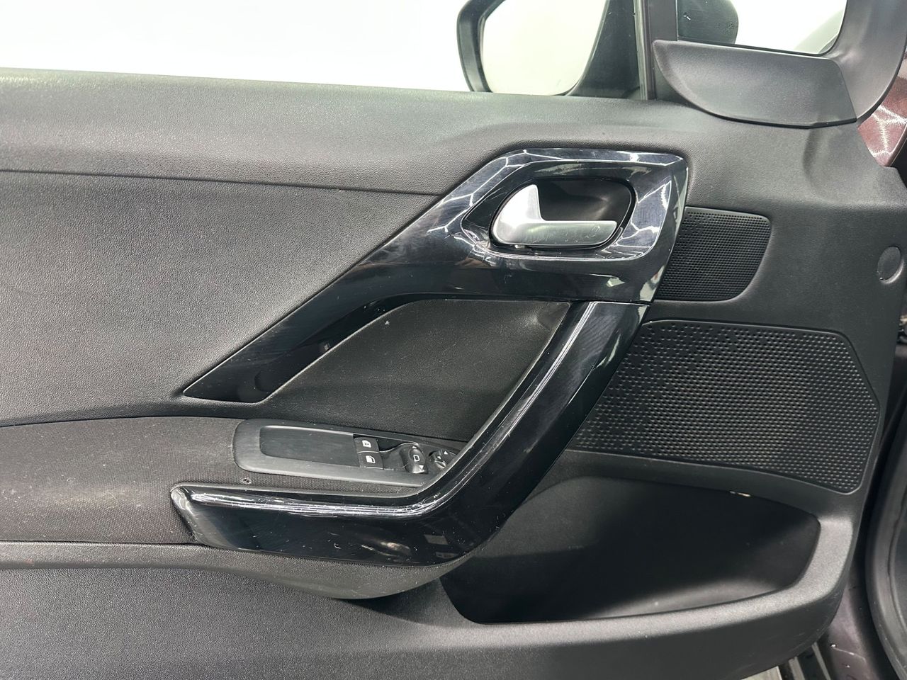Peugeot 208 5P ALLURE 1.2 VTi 82 - Foto 2 