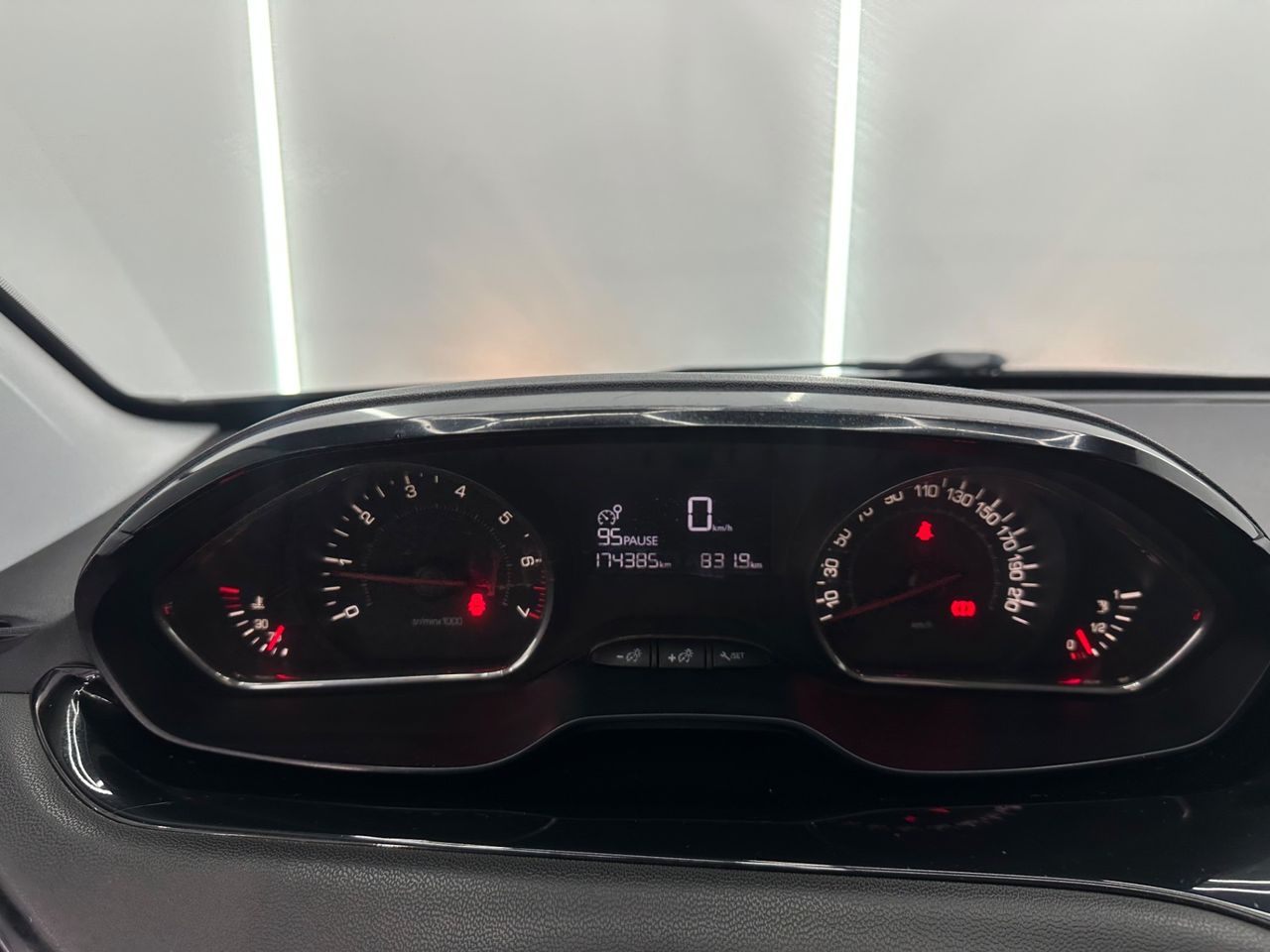 Peugeot 208 5P ALLURE 1.2 VTi 82 - Foto 2 