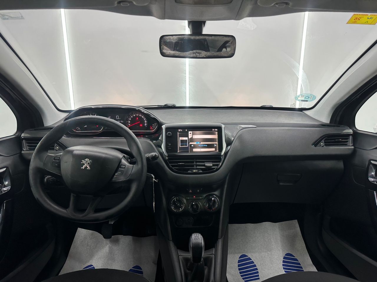 Peugeot 208 5P ALLURE 1.2 VTi 82 - Foto 2 