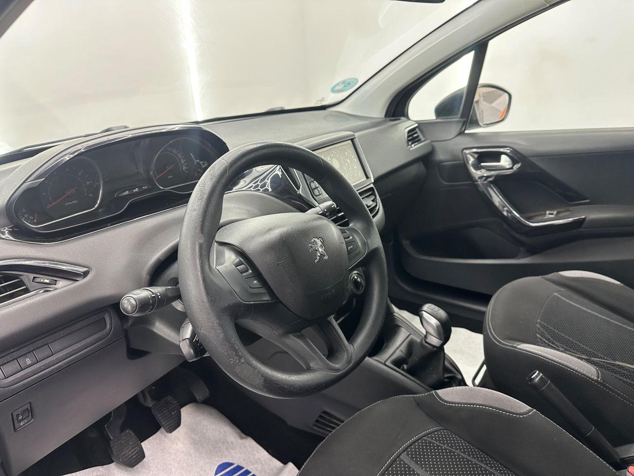 Peugeot 208 5P ALLURE 1.2 VTi 82 - Foto 2 