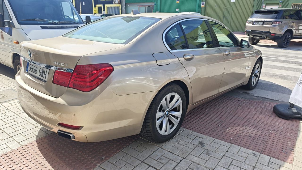 BMW Serie 7 750i xDrive - Foto 2 