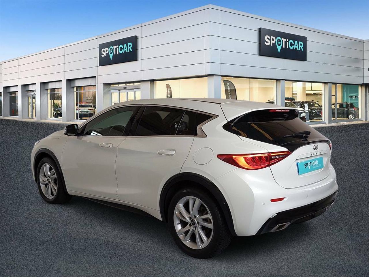 Infiniti Q30 PREMIUM 1.6TC 115kW (156CV)   7DCT - Foto 2