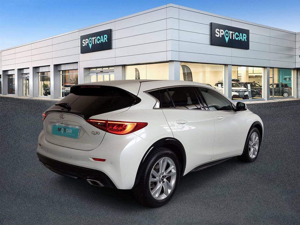 Infiniti Q30 PREMIUM 1.6TC 115kW (156CV)   7DCT - Foto 2