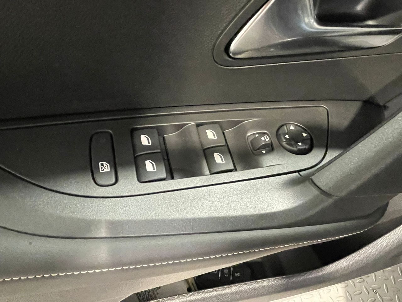 Peugeot 2008 N2008 Allure Hybrid 136 eDCS6 - Foto 2