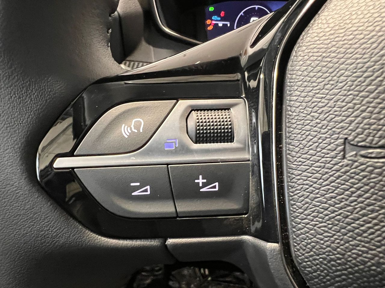 Peugeot 208 Allure HYBRID 100 eDCS6 - Foto 2
