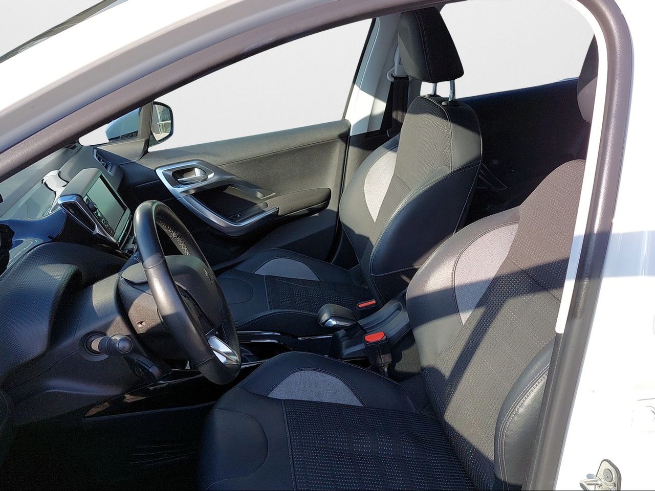 Peugeot 2008 Allure 1.2 PureTech 81KW (110CV)S&S EAT6 - Foto 2