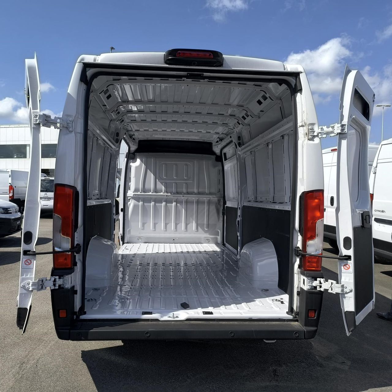 Opel Movano FURGON L4 H2 BASE REFORZADA 3.5 HDI 165  - Foto 2