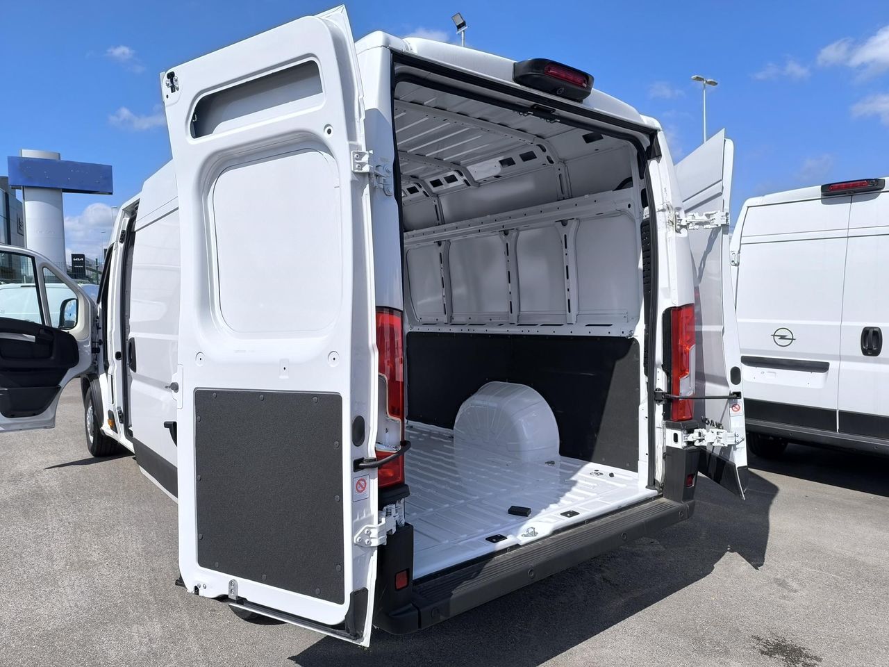 Opel Movano FURGON L4 H2 BASE REFORZADA 3.5 HDI 165  - Foto 2