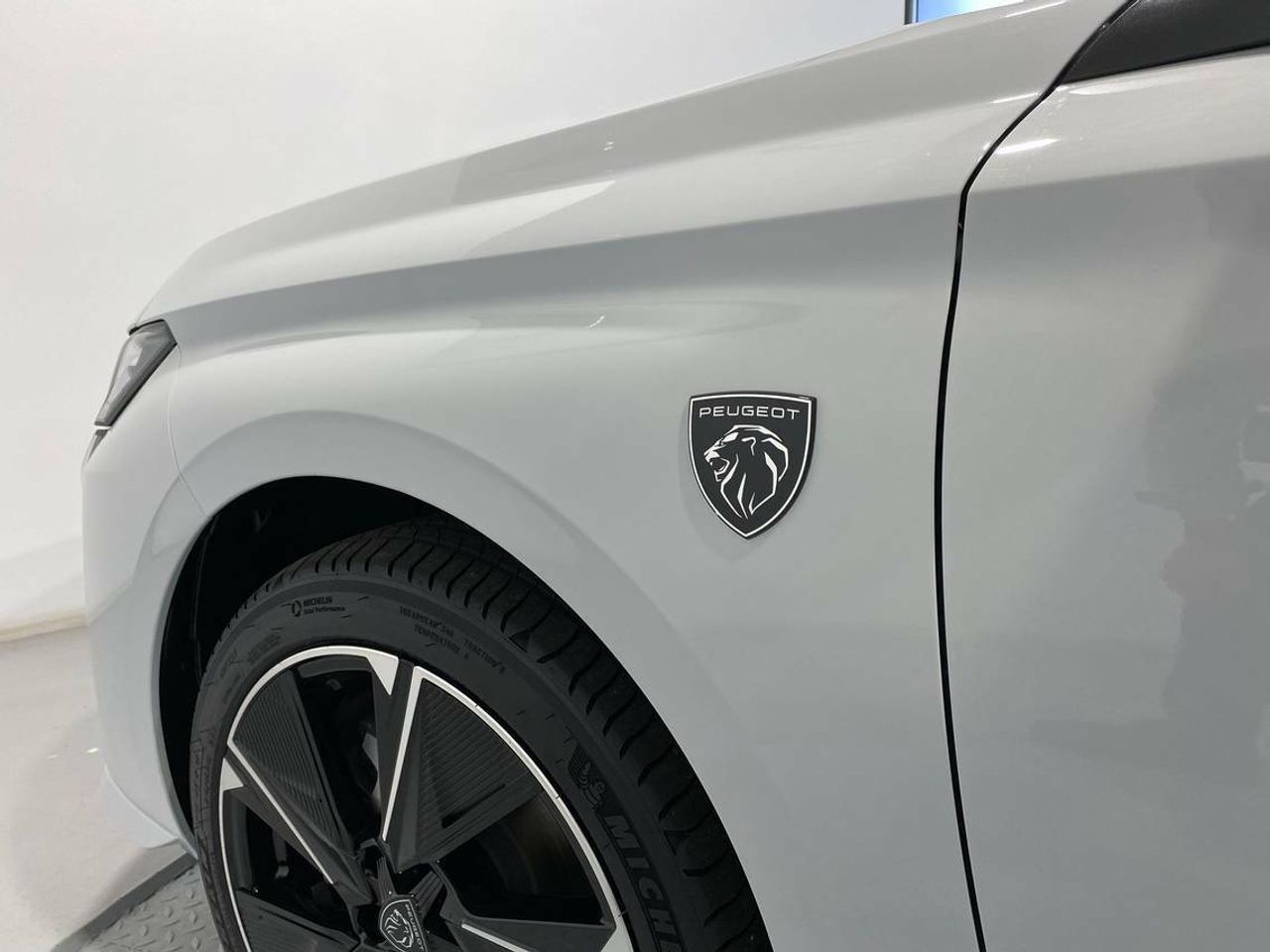 Peugeot 308 First Edition 5P   Eléctrico 115kW (156CV) - Foto 2