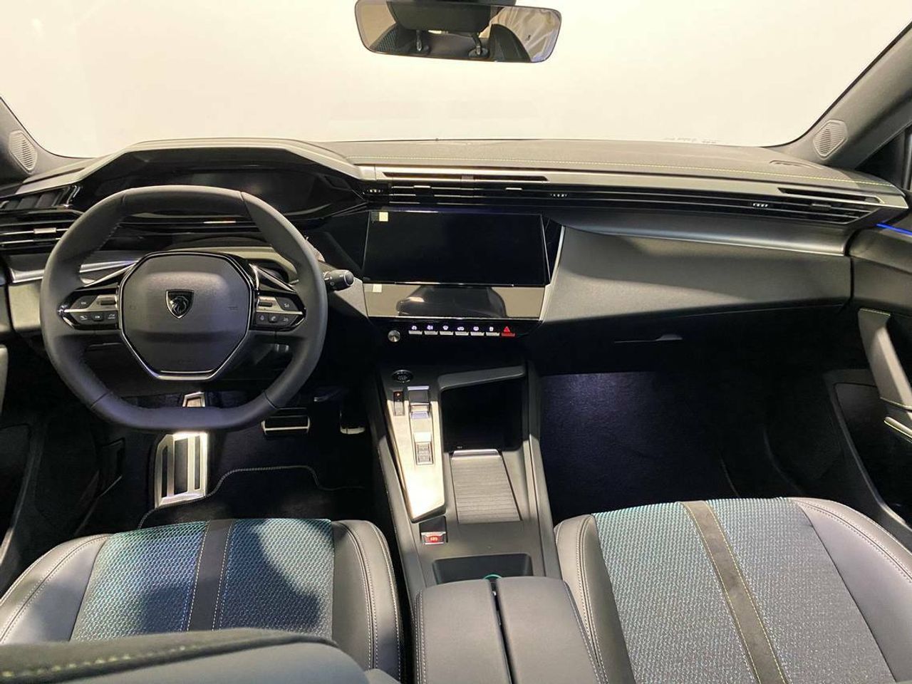 Peugeot 308 First Edition 5P   Eléctrico 115kW (156CV) - Foto 2