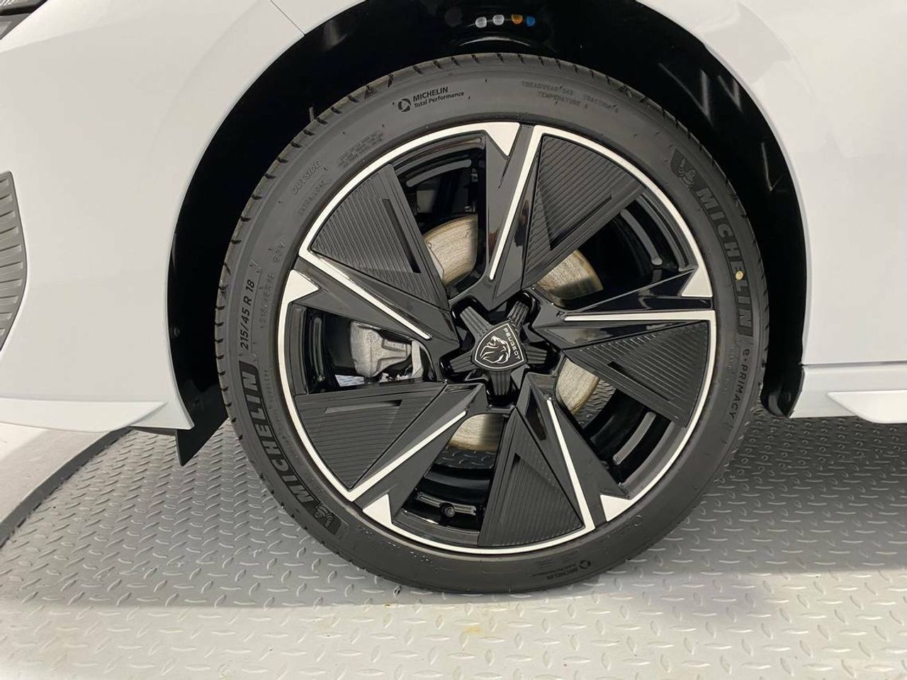 Peugeot 308 First Edition 5P   Eléctrico 115kW (156CV) - Foto 2