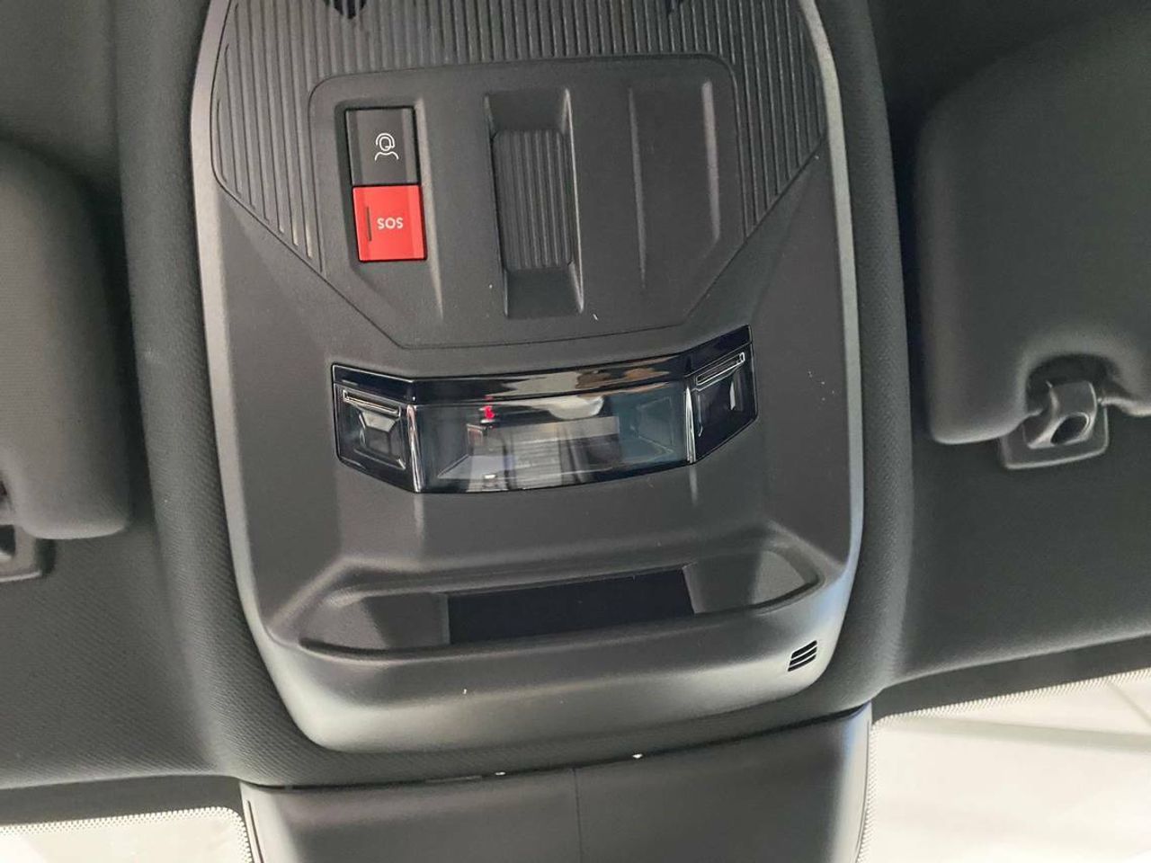 Peugeot 308 First Edition 5P   Eléctrico 115kW (156CV) - Foto 2