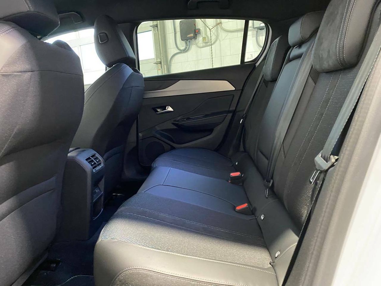 Peugeot 308 First Edition 5P   Eléctrico 115kW (156CV) - Foto 2