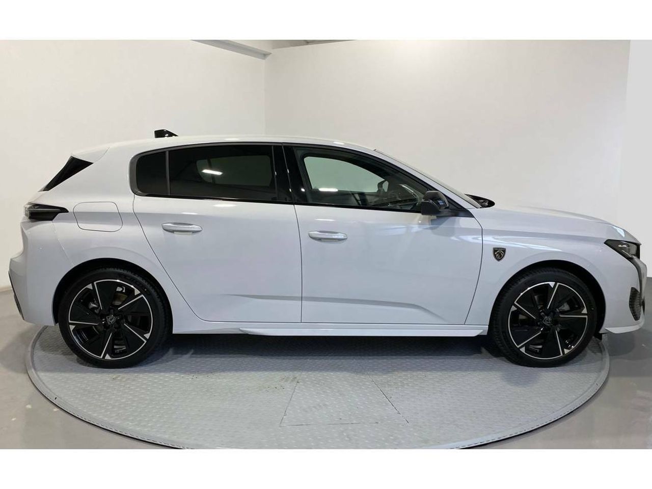 Peugeot 308 First Edition 5P   Eléctrico 115kW (156CV) - Foto 2