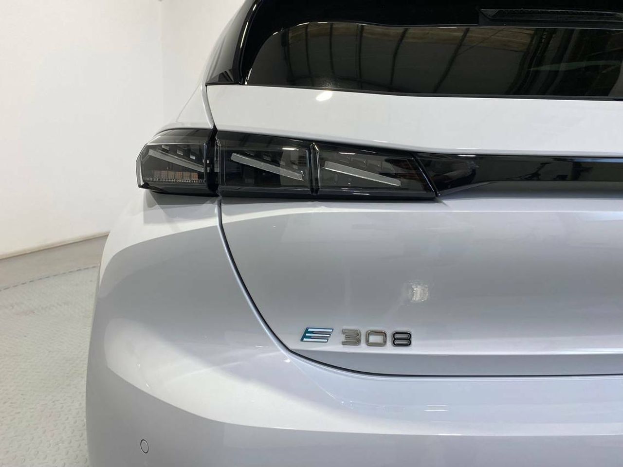 Peugeot 308 First Edition 5P   Eléctrico 115kW (156CV) - Foto 2