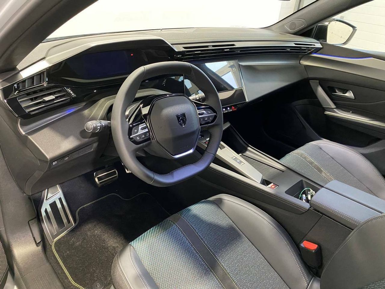 Peugeot 308 First Edition 5P   Eléctrico 115kW (156CV) - Foto 2