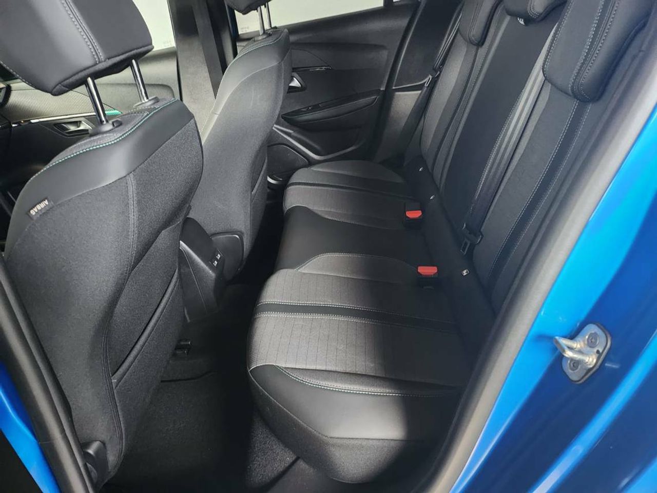 Peugeot 208 Allure Pack BlueHDi 73kW (100CV)  - Foto 2