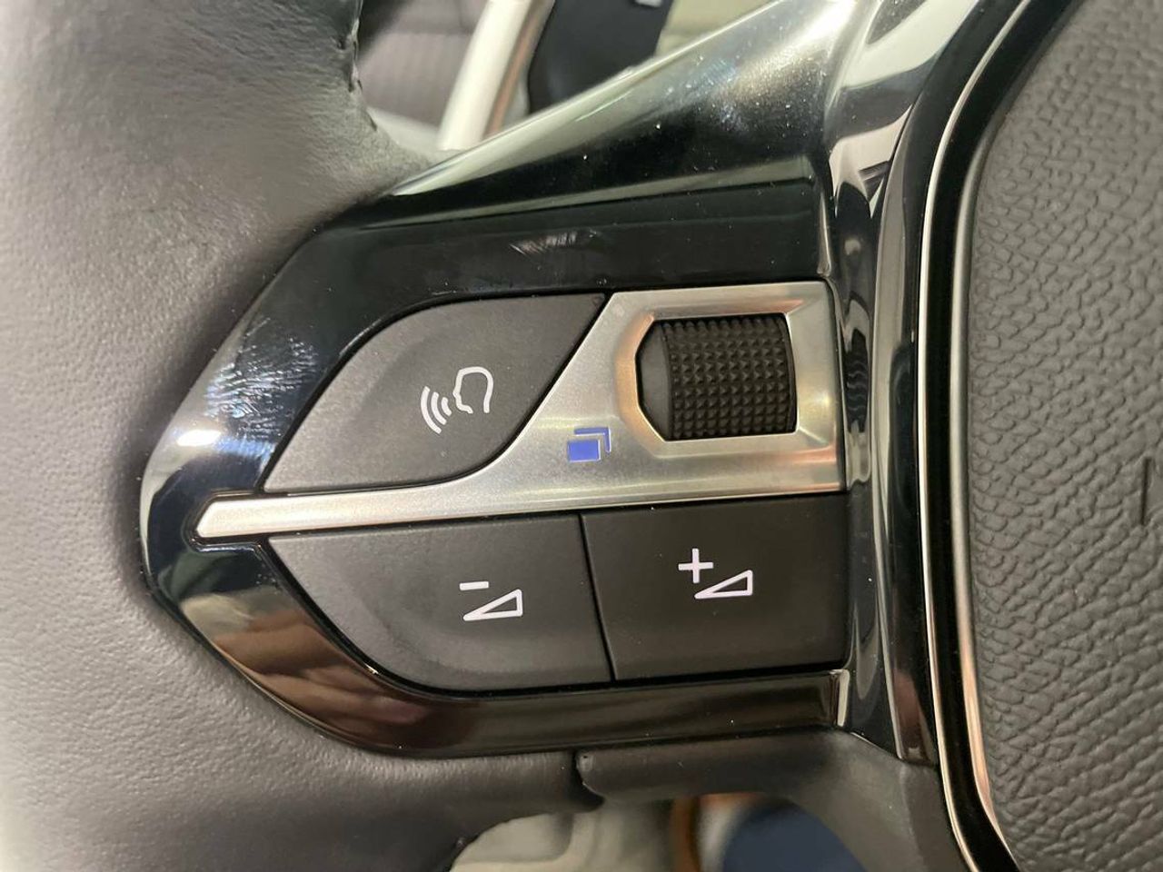 Peugeot 208 Allure HYBRID 100 eDCS6  - Foto 2