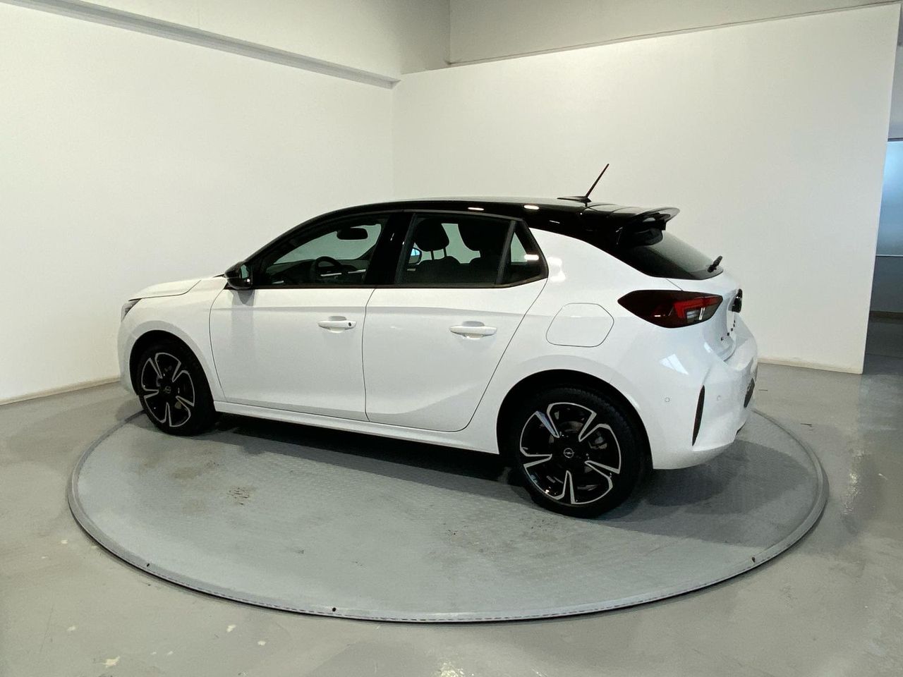 Opel Corsa 1.2T XHLHybrid 81kW GS eDCT - Foto 2