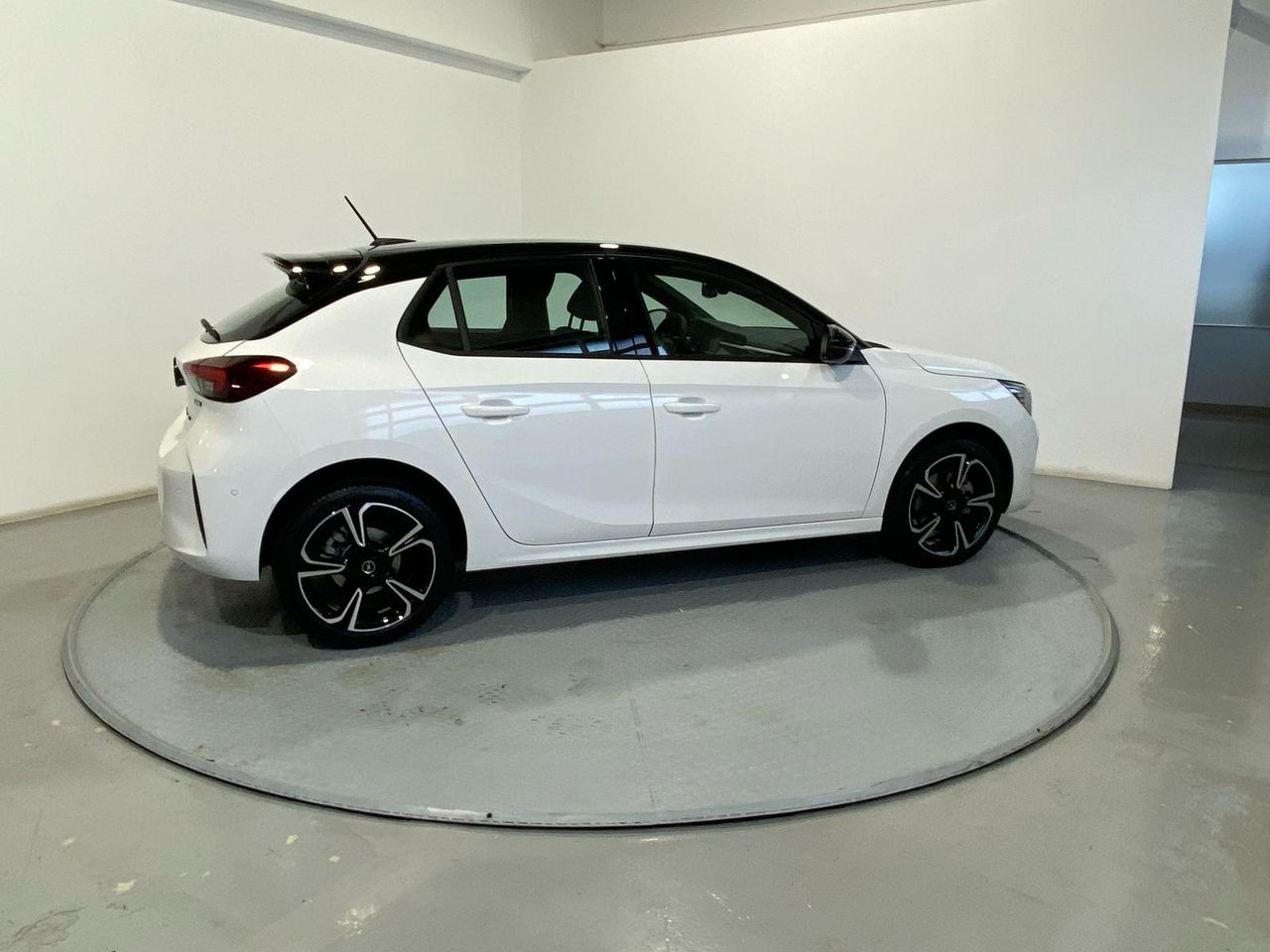 Opel Corsa 1.2T XHLHybrid 81kW GS eDCT - Foto 2