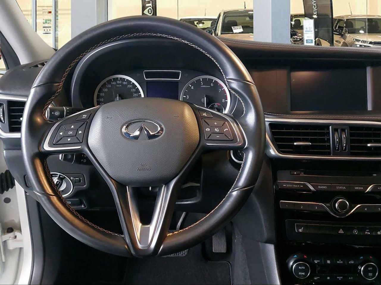 Infiniti Q30 PREMIUM 1.6TC 115kW (156CV)   7DCT  - Foto 2