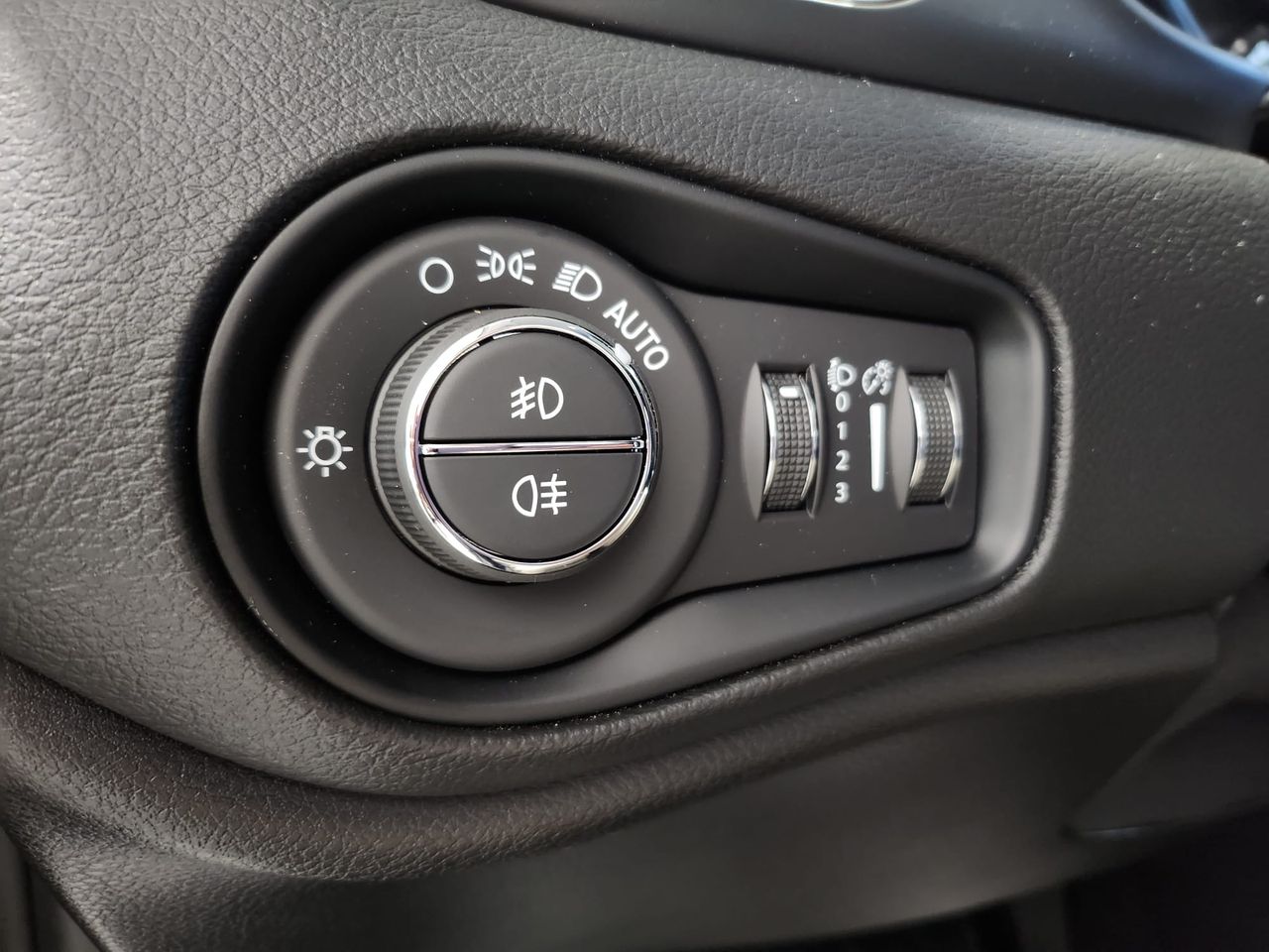 Jeep Renegade eHybrid 1.5 96kW(130CV) Limited ATX - Foto 2