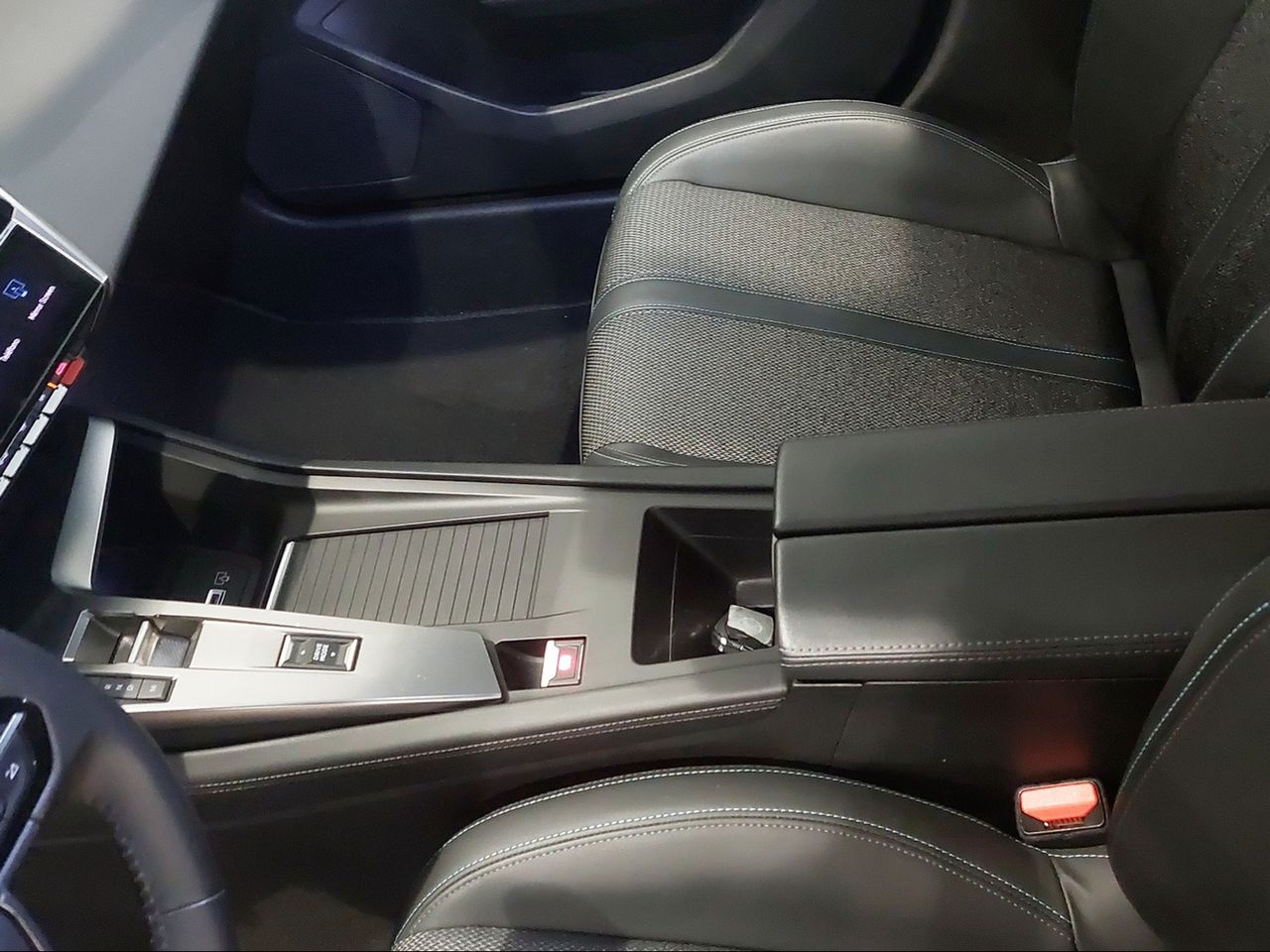 Peugeot 308 5P Allure Pack BlueHDi 130 S&S EAT8 - Foto 2