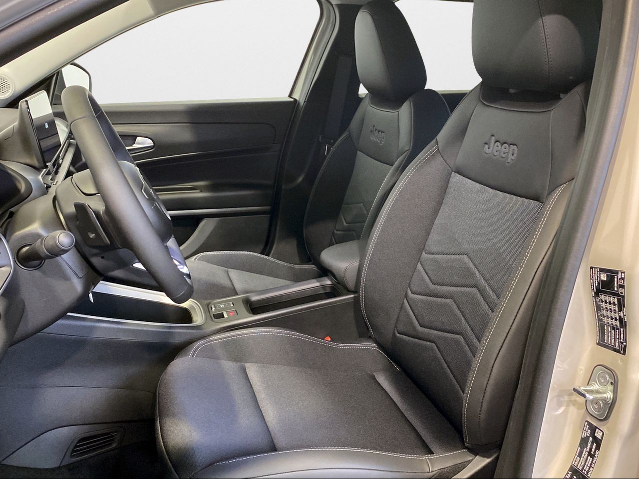 Jeep Avenger 1.2 eHybrid 74kW (100CV) Altitude - Foto 2