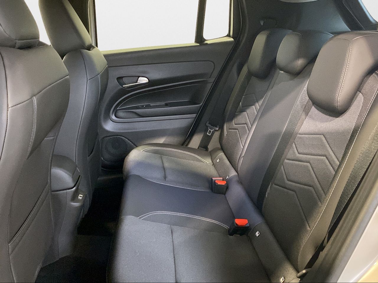 Jeep Avenger 1.2 eHybrid 74kW (100CV) Altitude - Foto 2