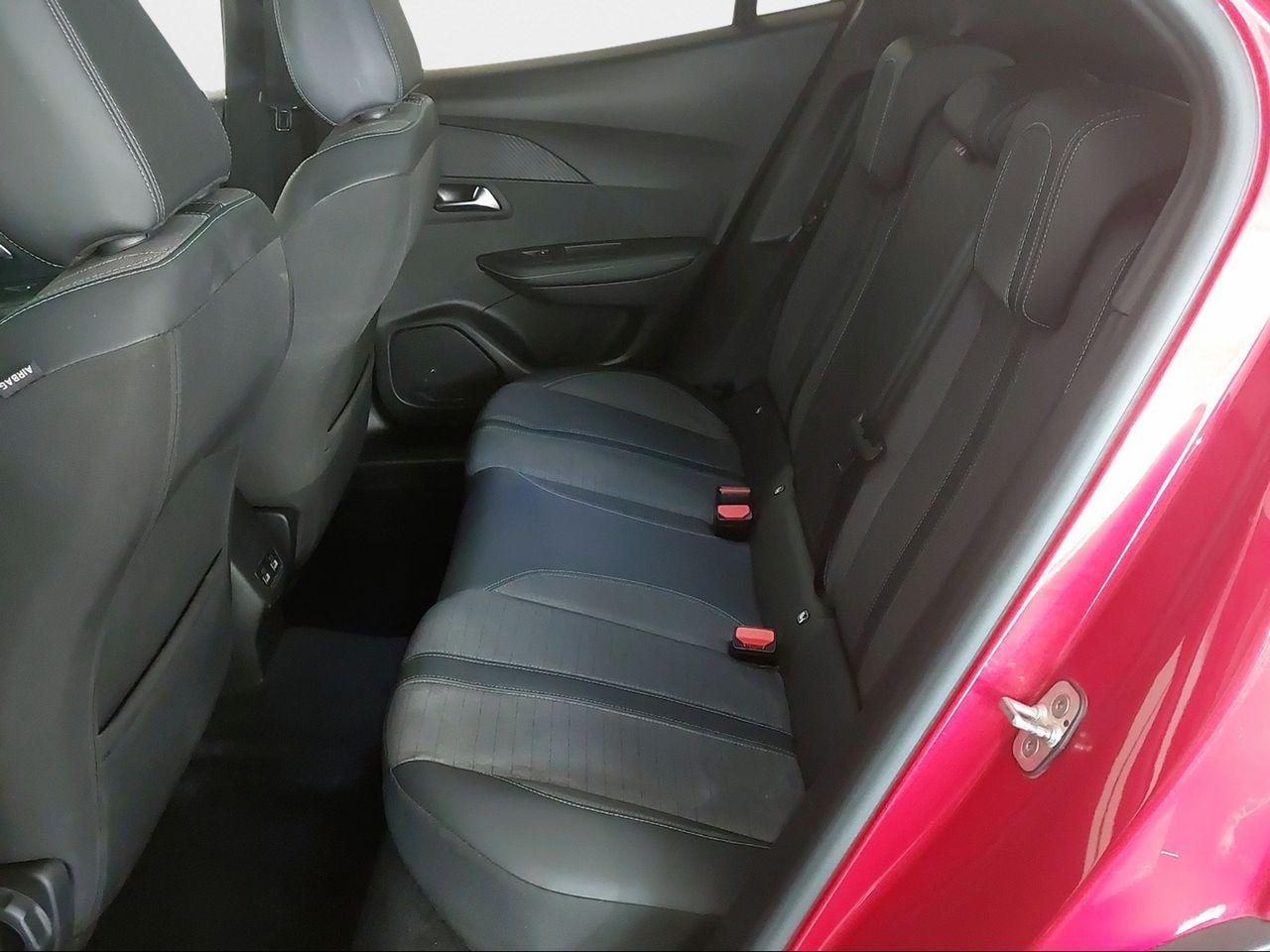 Peugeot 2008 Allure Pack BlueHDI 130 S&S EAT8 - Foto 2