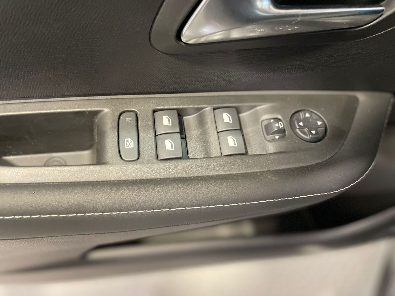 Peugeot 208 Allure HYBRID 110 eDCS6 - Foto 2