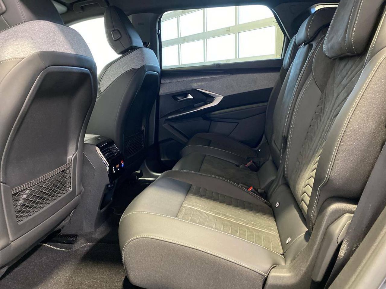 Peugeot 5008 GT Eléctrico 157kW - Foto 2