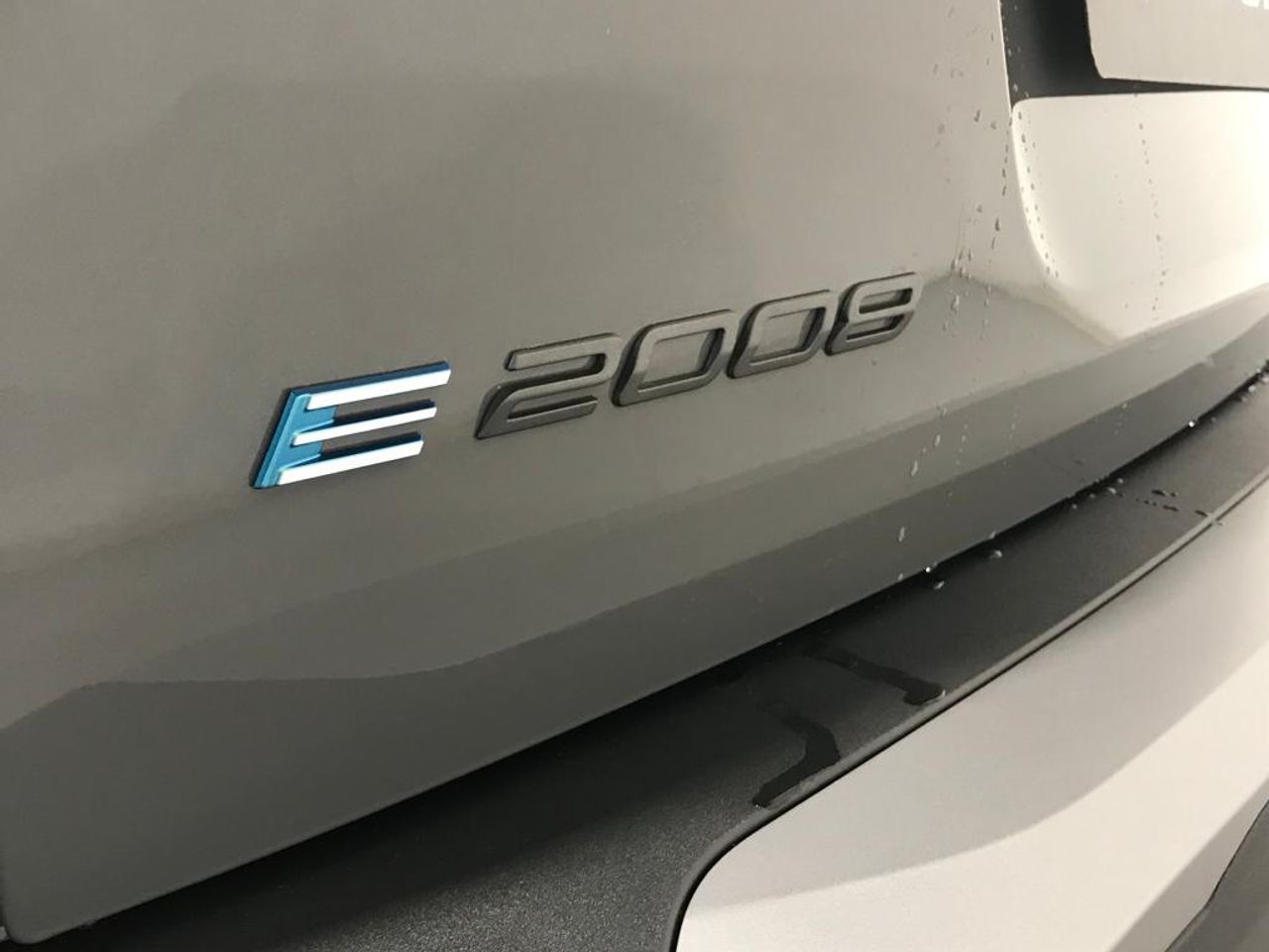 Peugeot e-2008 Eléctrico Allure 156 (115kW) - Foto 2