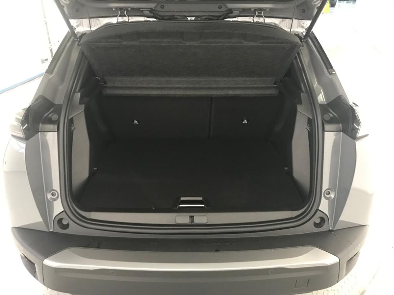 Peugeot e-2008 Eléctrico Allure 156 (115kW) - Foto 2