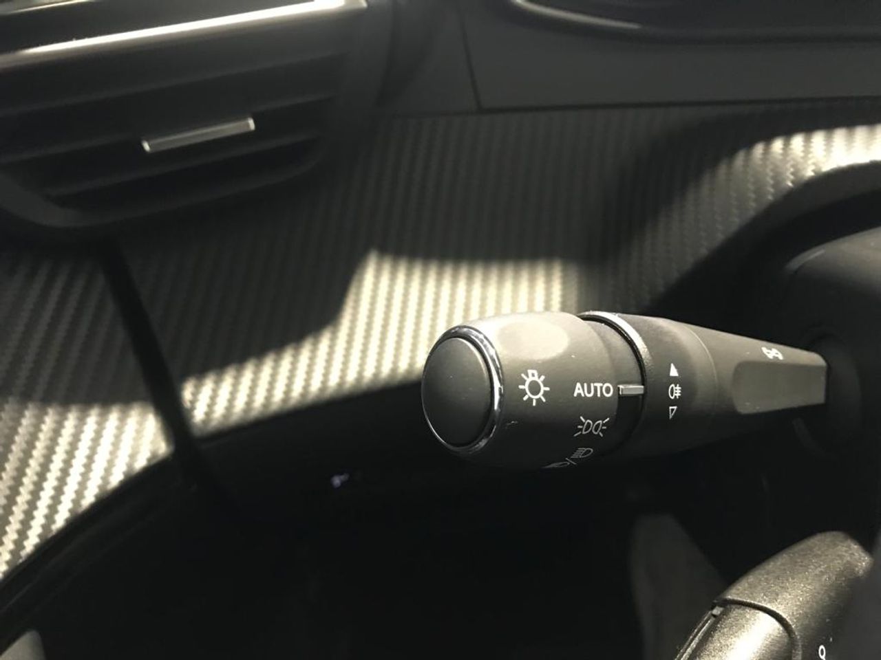 Peugeot e-2008 Eléctrico Allure 156 (115kW) - Foto 2