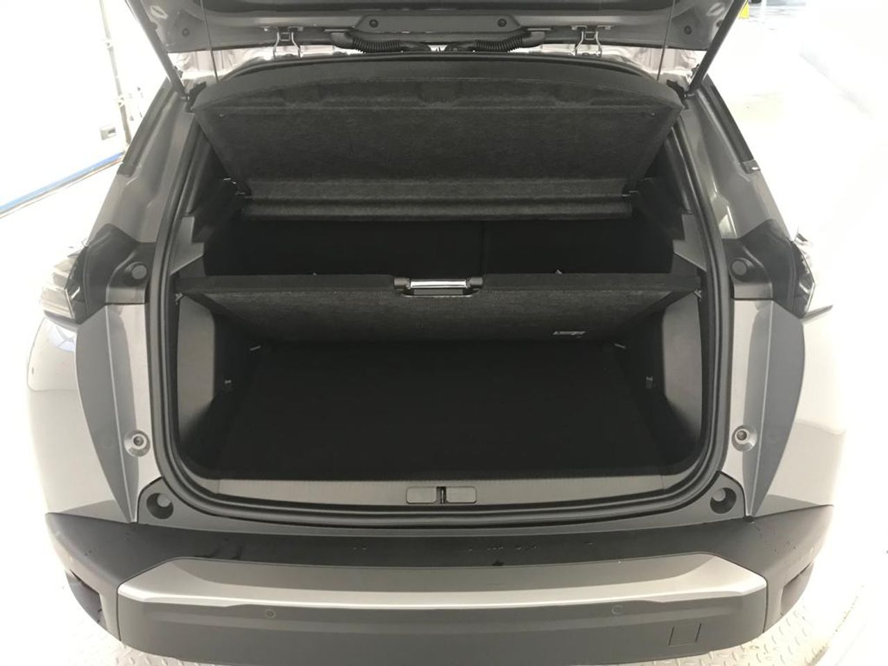 Peugeot e-2008 Eléctrico Allure 156 (115kW) - Foto 2