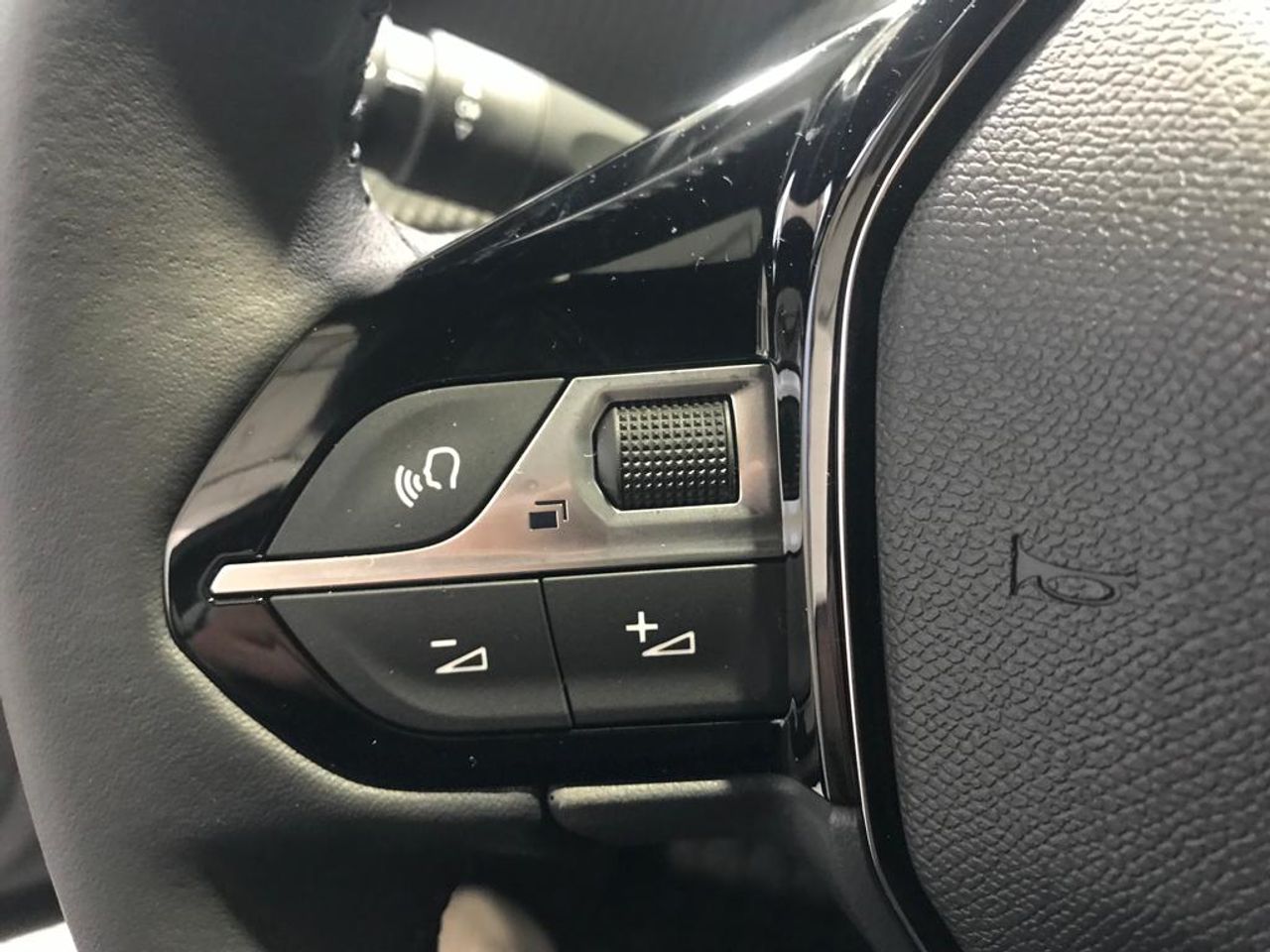 Peugeot e-2008 Eléctrico Allure 156 (115kW) - Foto 2