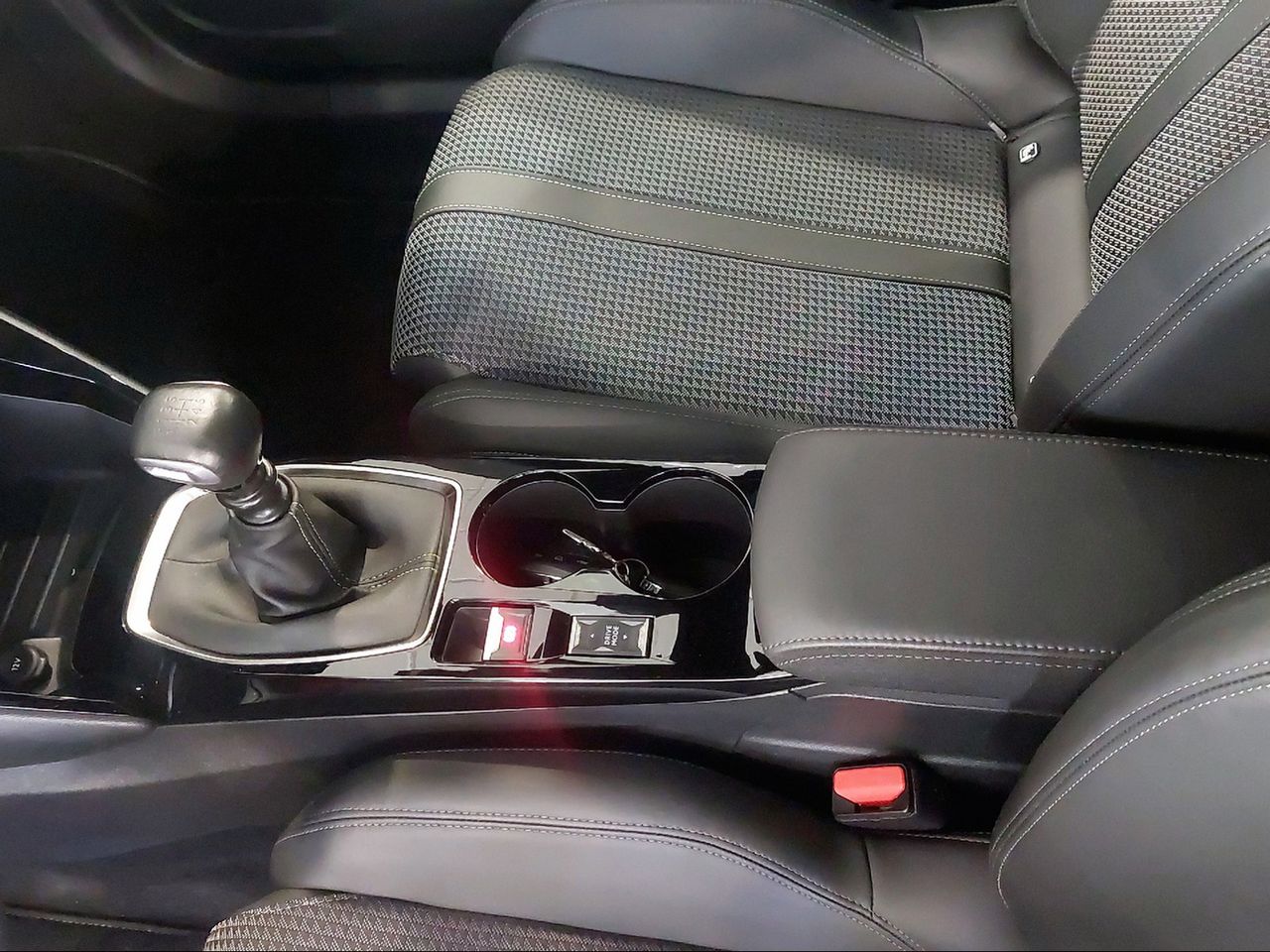 Peugeot 2008 GT Line Puretech 130 S&S BVM6 - Foto 2