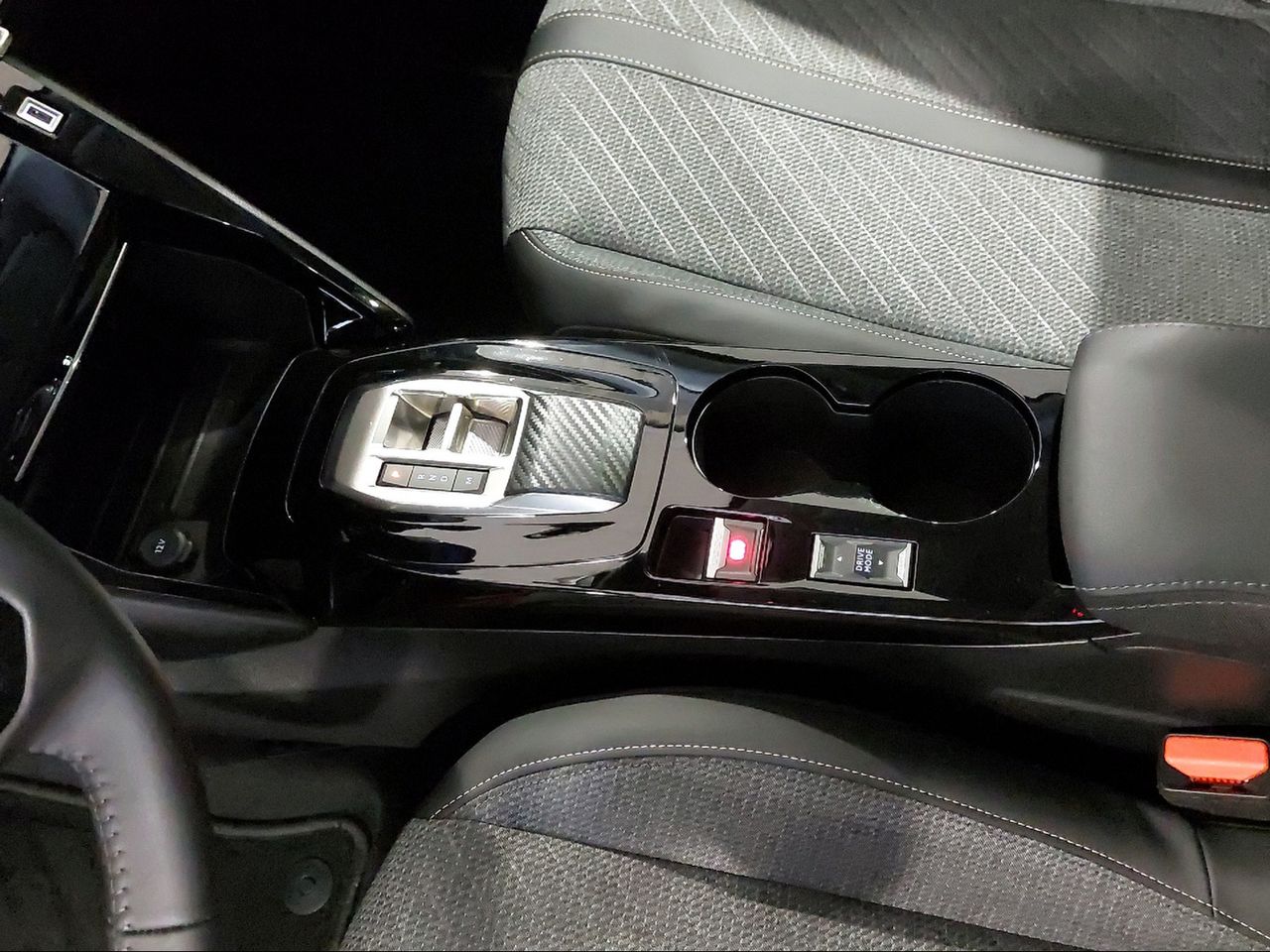 Peugeot 208 Allure HYBRID 100 eDCS6 - Foto 2