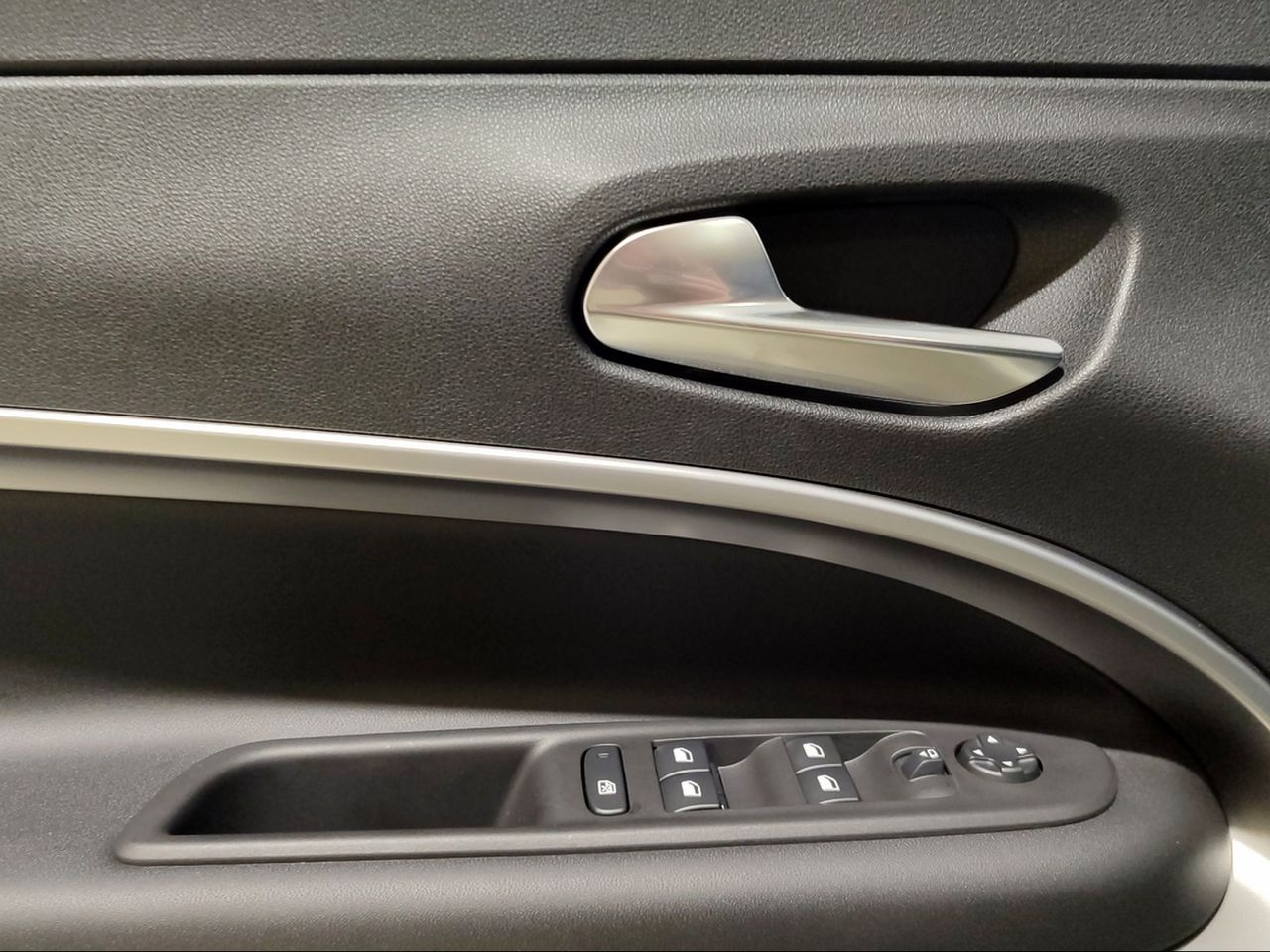 Jeep Avenger 1.2 eHybrid 74kW (100CV) Summit - Foto 2