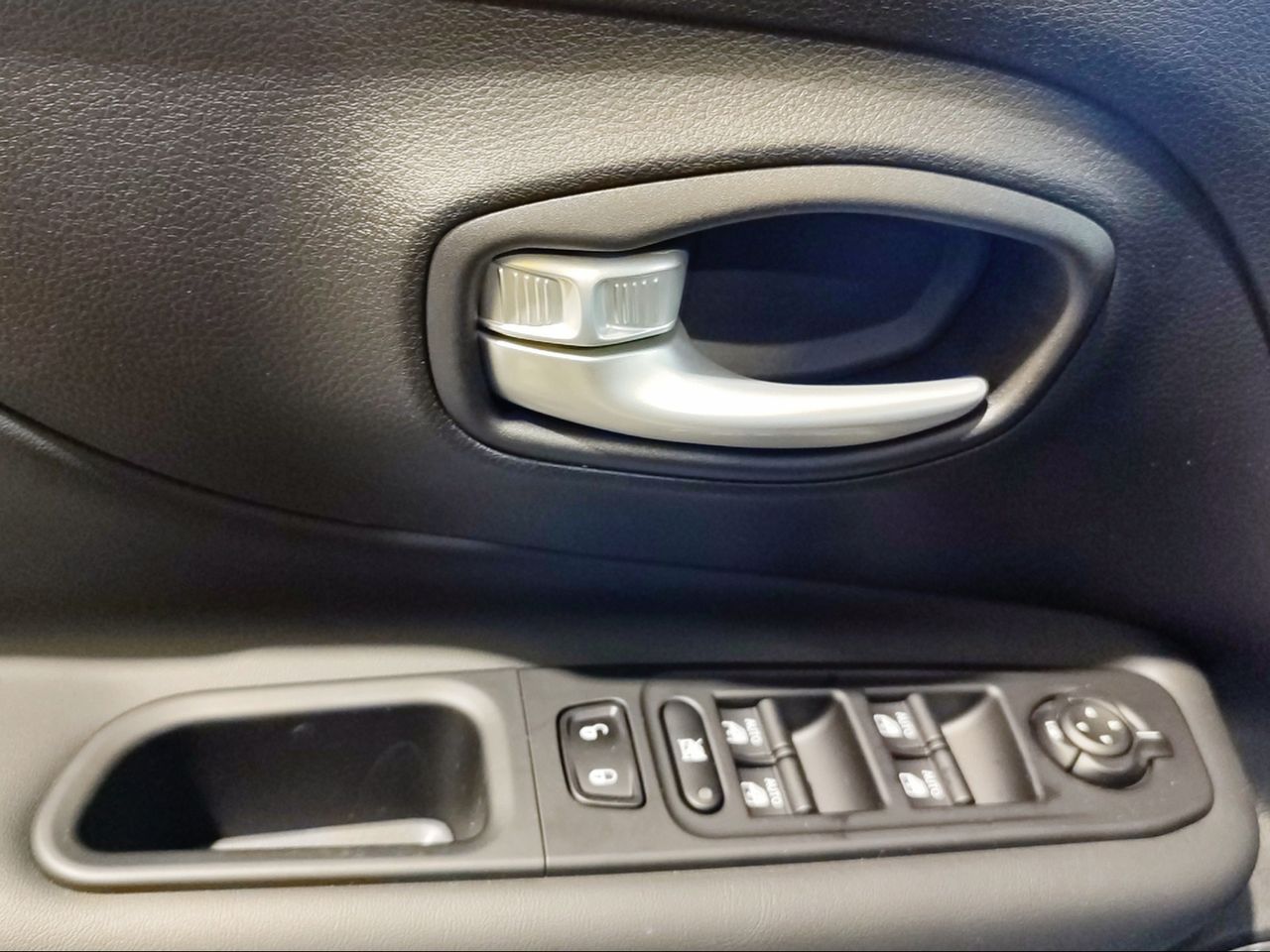 Jeep Renegade eHybrid Summit 1.5 MHEV 130hp Dct Fwd - Foto 2