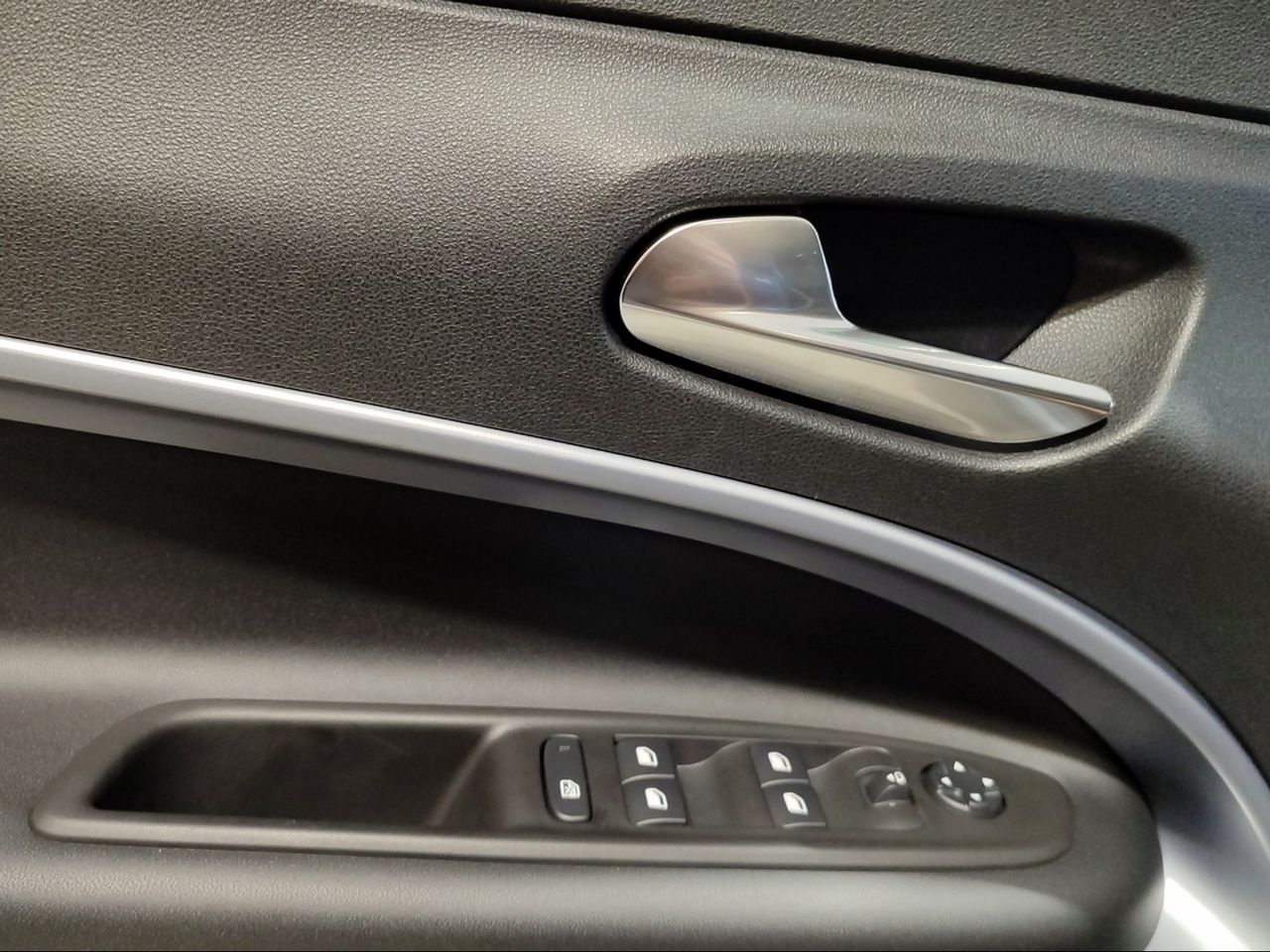 Jeep Avenger 1.2 eHybrid 4xe 145CV T. North Face - Foto 2