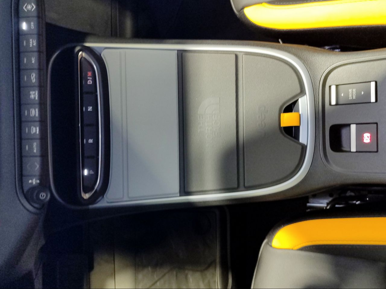 Jeep Avenger 1.2 eHybrid 4xe 145CV T. North Face - Foto 2