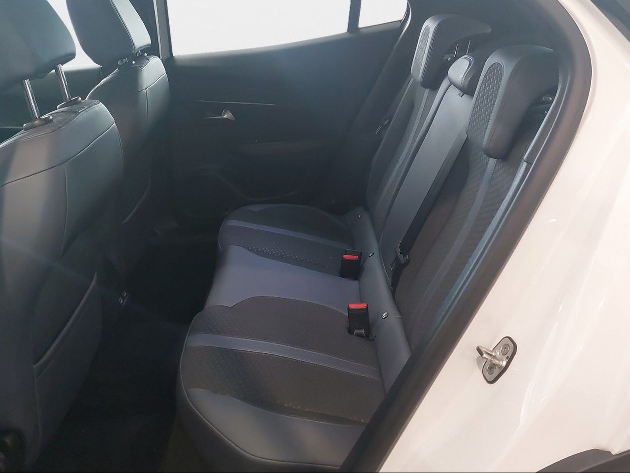 Peugeot e-2008 Eléctrico Allure - Foto 2